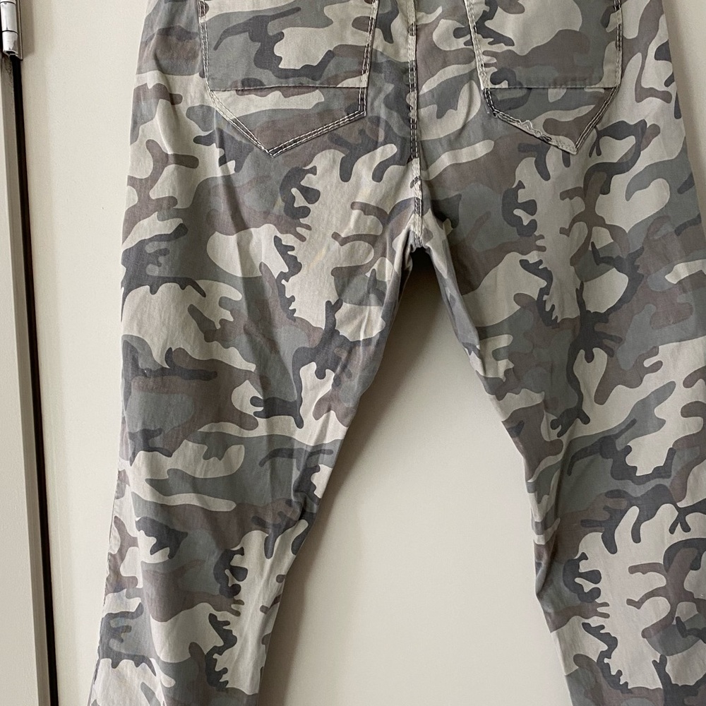 Cute camo pants.